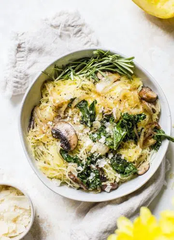 Caramelized Onion Spaghetti Squash | squash filled with onions, mushrooms and kale for a healthy, vegetarian meal | thealmondeater.com