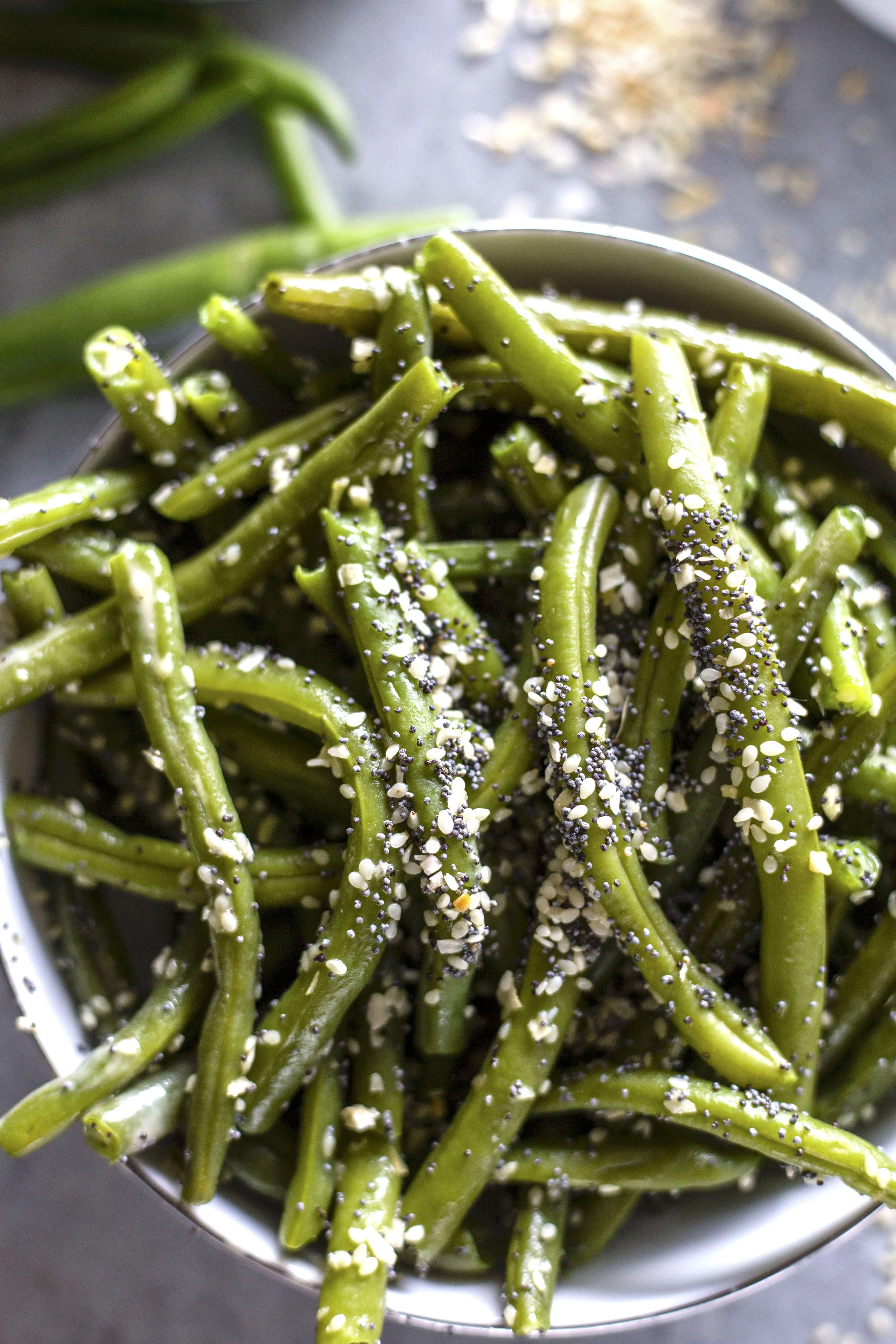 If you love everything bagels then you NEED these "everything" seasoned green beans in your life!