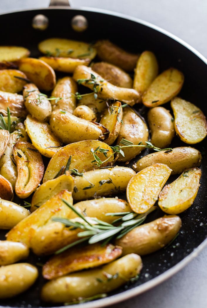 Skillet Roasted Potatoes | You CAN roast potatoes on the skillet until they're crispy--YUM