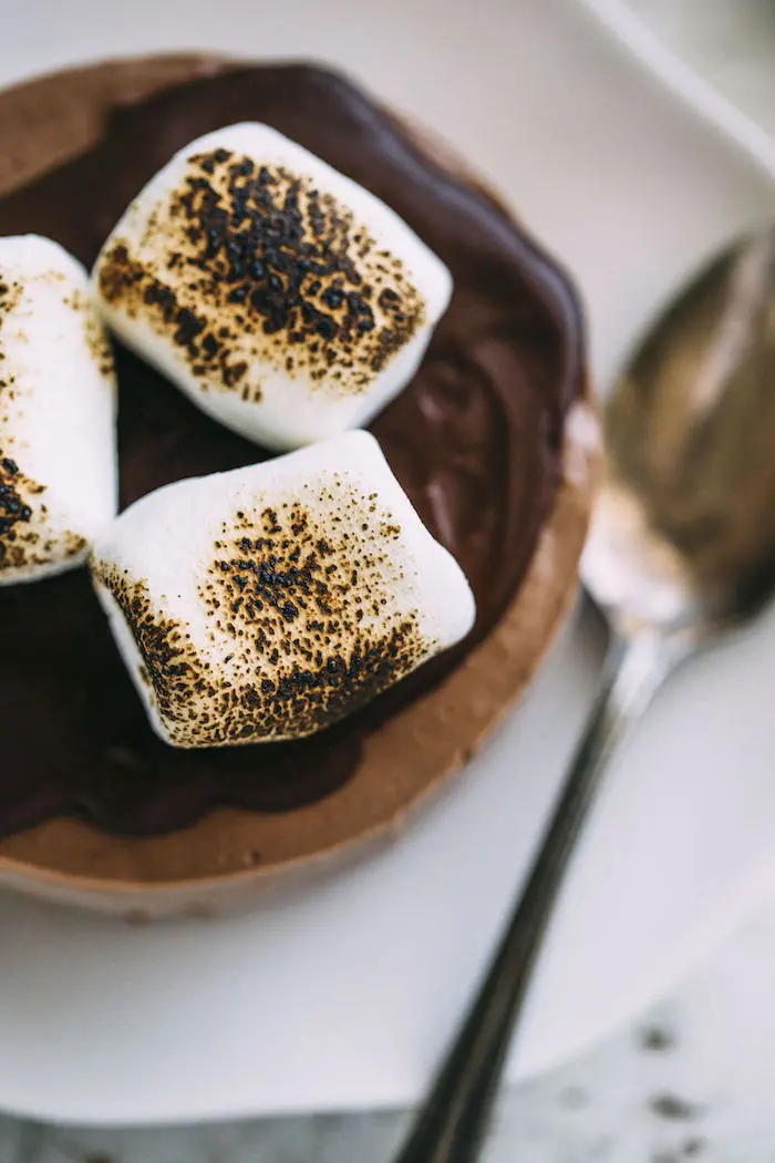 vegan s'mores cheesecakes topped with chocolate ganache and toasted marshmallows! 