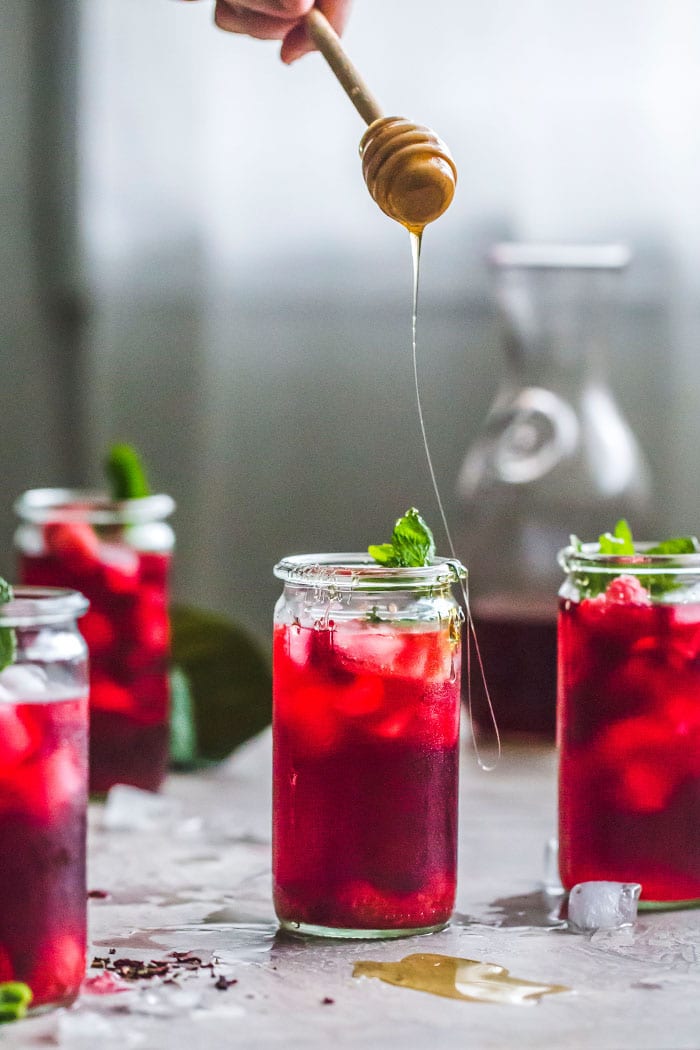 Raspberry Hibiscus Iced Tea with mint and honey | thealmondeater.com