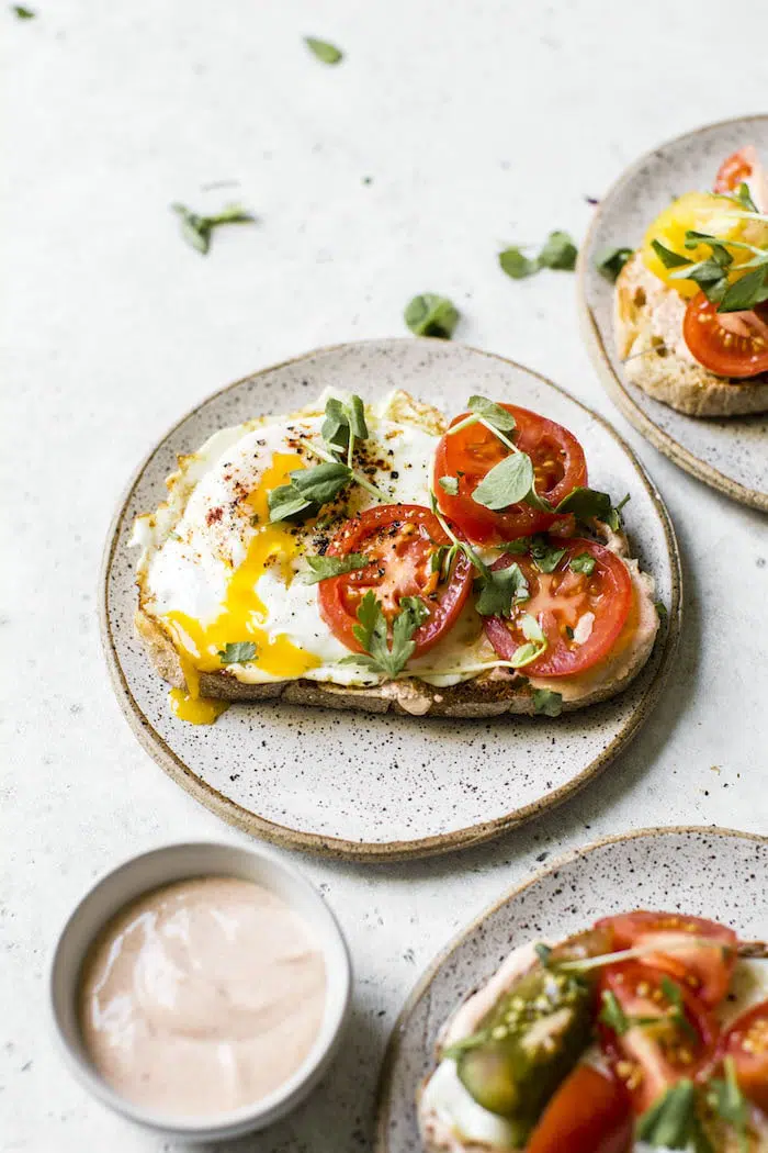 Tomato Breakfast Toast with spicy sauce | thealmondeater.com