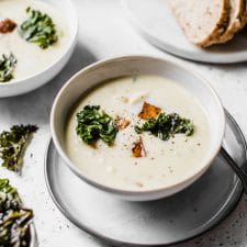 Creamy Vegan Cauliflower Soup with Tempeh | thealmondeater.com