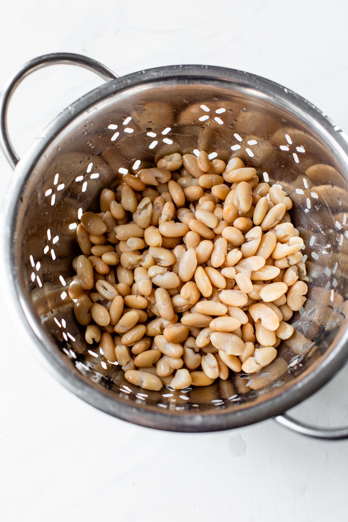 drained cannellini beans in a strainer