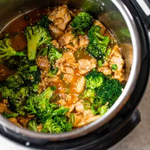 instant pot with cooked chicken and broccoli