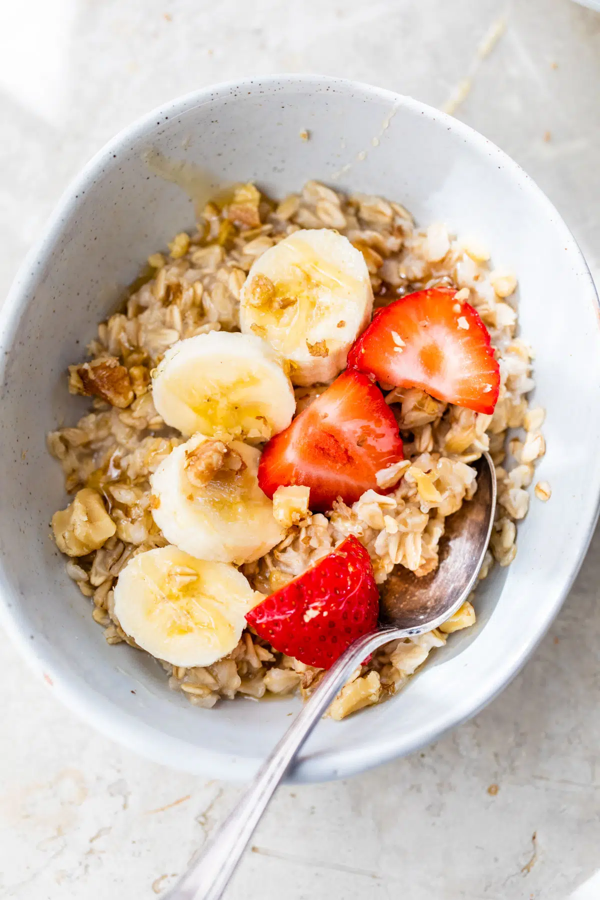 oatmeal with strawberries and sliced banana