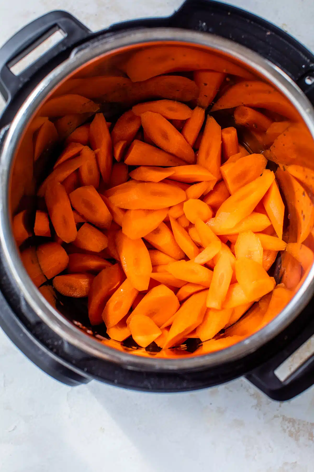 sliced carrots inside an instant pot