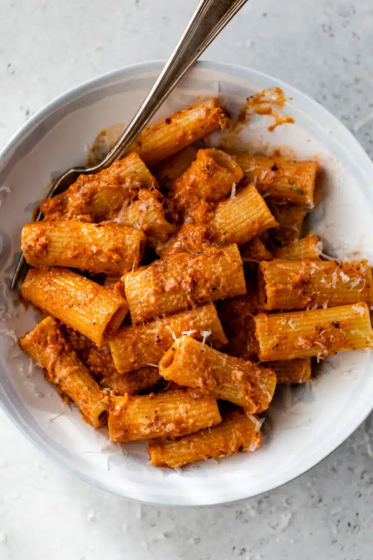 vodka rigatoni on a plate with a fork